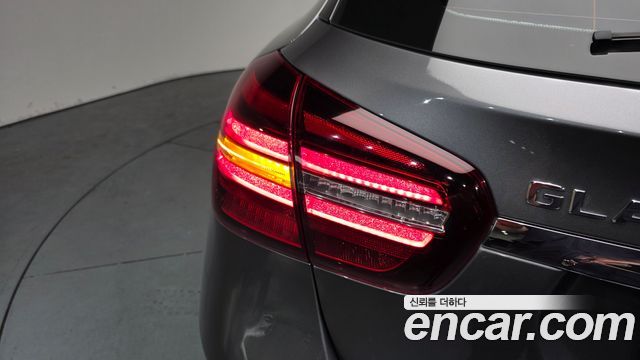 Mercedes-Benz GLA-Class GLA220