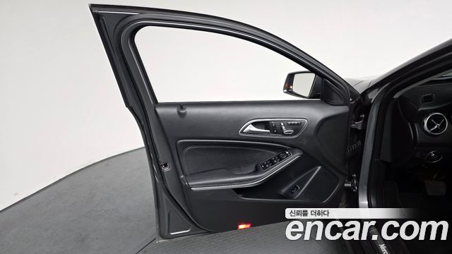 Mercedes-Benz GLA-Class GLA220
