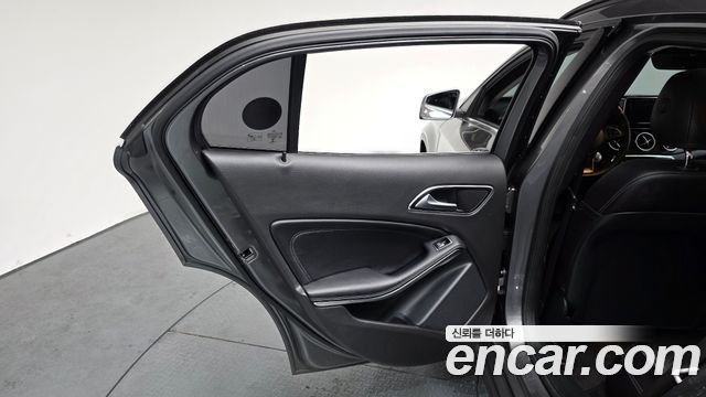 Mercedes-Benz GLA-Class GLA220