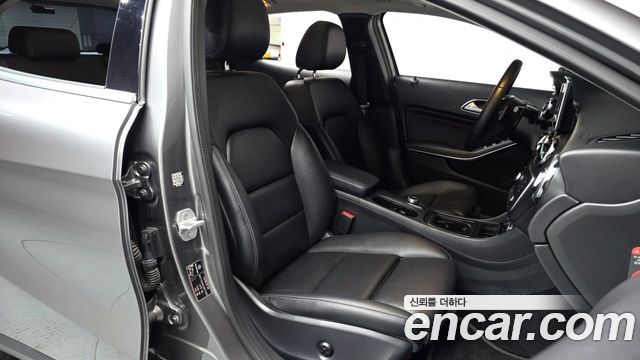 Mercedes-Benz GLA-Class GLA220