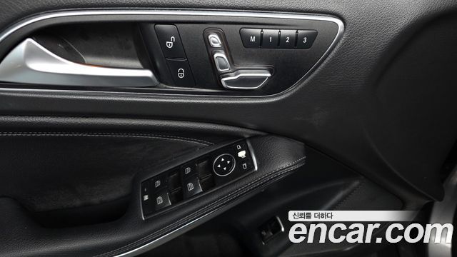 Mercedes-Benz GLA-Class GLA220