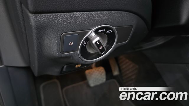 Mercedes-Benz GLA-Class GLA220