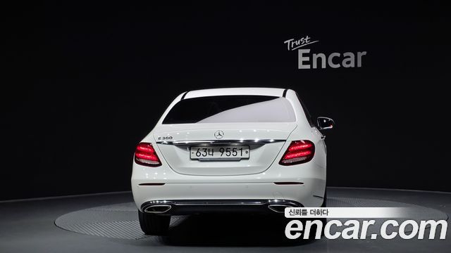 Mercedes-Benz E-Class W213 E300 Exclusive