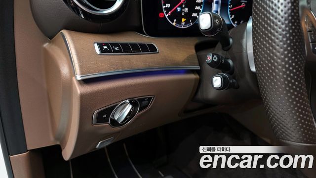 Mercedes-Benz E-Class W213 E300 Exclusive