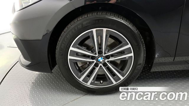 BMW 2-Series 220i Advantage