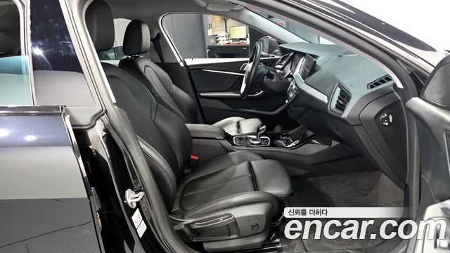 BMW 2-Series 220i Advantage