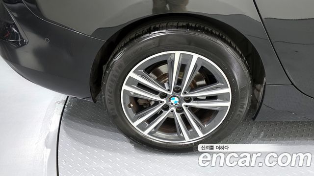 BMW 2-Series 220i Advantage