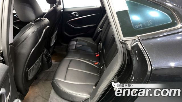 BMW 2-Series 220i Advantage