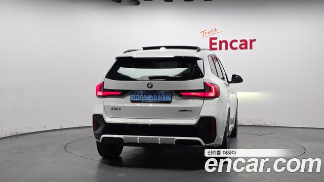 BMW iX1 xDrive 30 M Sport