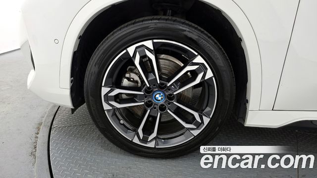 BMW iX1 xDrive 30 M Sport
