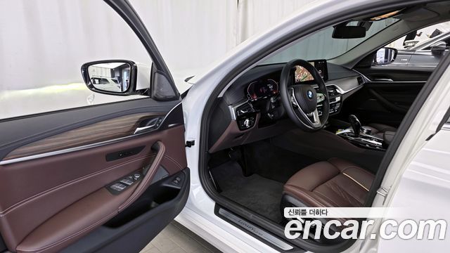 BMW 5-Series 530i Luxury