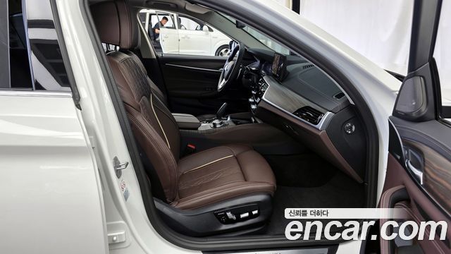 BMW 5-Series 530i Luxury