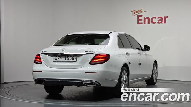 Mercedes-Benz E-Class E300 4MATIC Exclusive