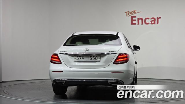 Mercedes-Benz E-Class E300 4MATIC Exclusive