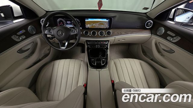Mercedes-Benz E-Class E300 4MATIC Exclusive