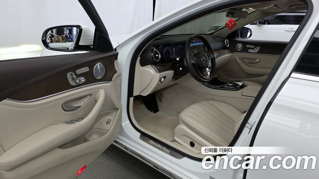 Mercedes-Benz E-Class E300 4MATIC Exclusive