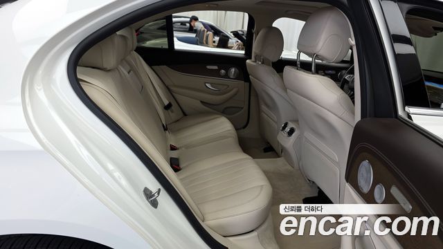 Mercedes-Benz E-Class E300 4MATIC Exclusive