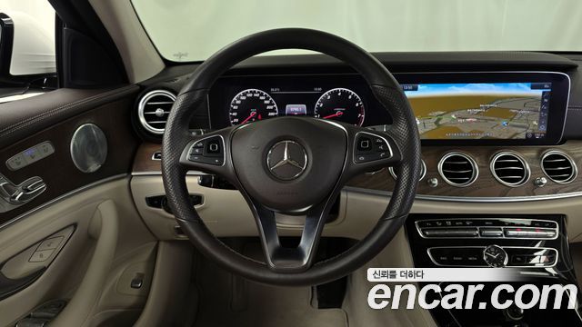 Mercedes-Benz E-Class E300 4MATIC Exclusive
