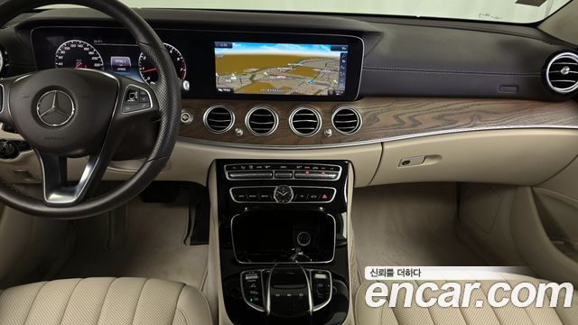 Mercedes-Benz E-Class E300 4MATIC Exclusive