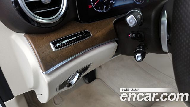 Mercedes-Benz E-Class E300 4MATIC Exclusive