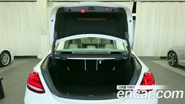 Mercedes-Benz E-Class E300 4MATIC Exclusive
