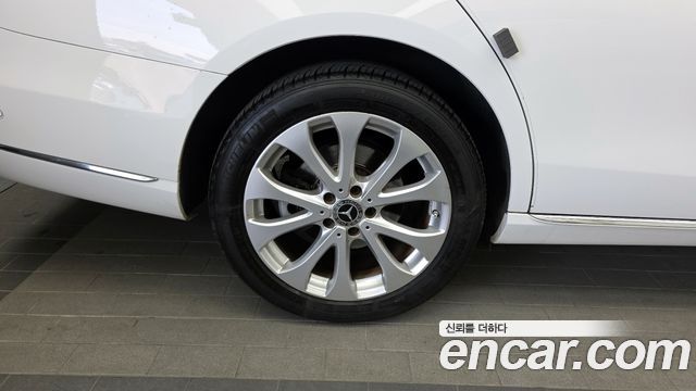 Mercedes-Benz E-Class E300 4MATIC Exclusive