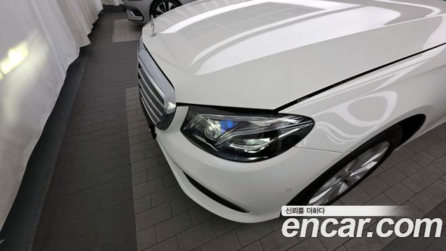 Mercedes-Benz E-Class E300 4MATIC Exclusive