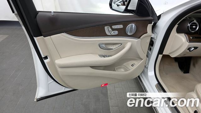 Mercedes-Benz E-Class E300 4MATIC Exclusive