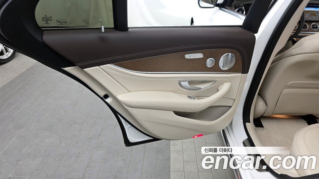 Mercedes-Benz E-Class E300 4MATIC Exclusive