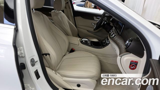 Mercedes-Benz E-Class E300 4MATIC Exclusive