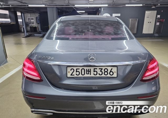 Mercedes-Benz E-Class E220d Exclusive