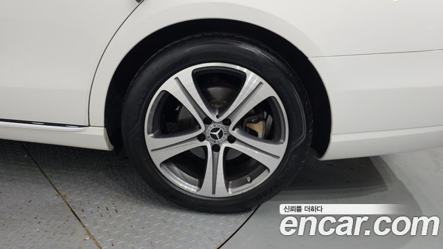 Mercedes-Benz E-Class E300 Avantgarde