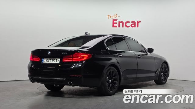 BMW 5-Series 520i Luxury