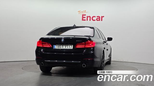 BMW 5-Series 520i Luxury