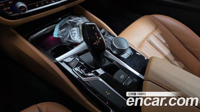 BMW 5-Series 520i Luxury