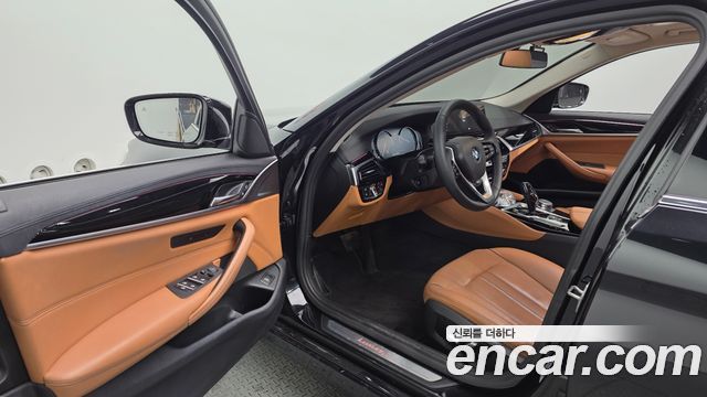 BMW 5-Series 520i Luxury