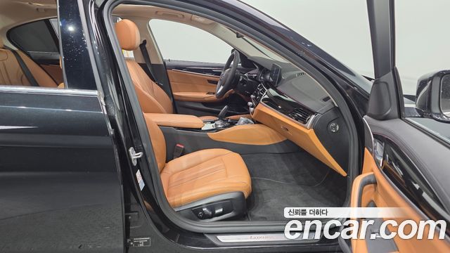 BMW 5-Series 520i Luxury
