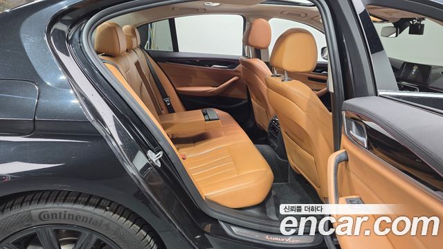 BMW 5-Series 520i Luxury