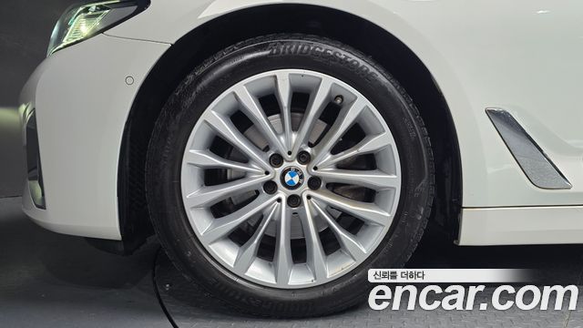 BMW 5-Series 520i Luxury