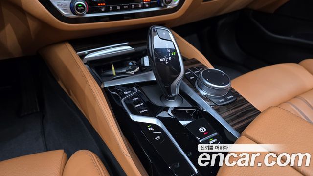 BMW 5-Series 520i Luxury