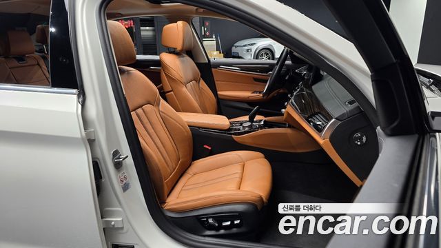 BMW 5-Series 520i Luxury