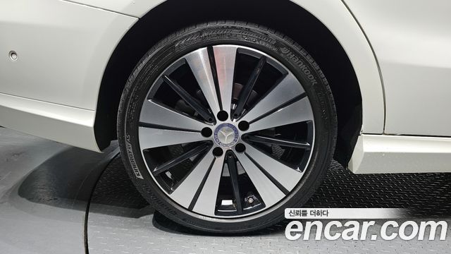 Mercedes-Benz CLA-Class CLA250 4MATIC