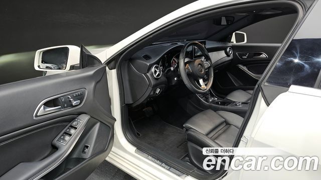 Mercedes-Benz CLA-Class CLA250 4MATIC