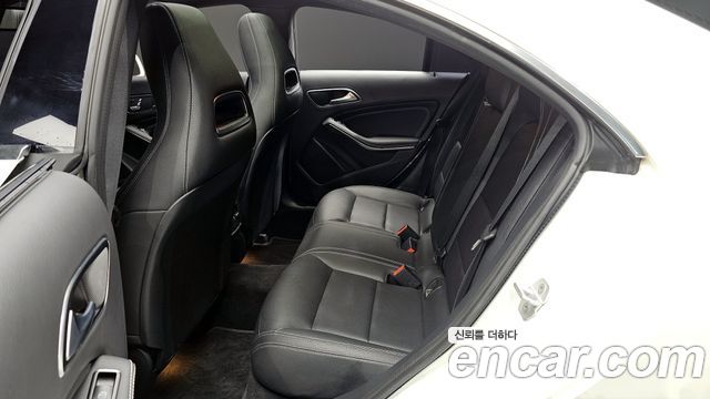 Mercedes-Benz CLA-Class CLA250 4MATIC