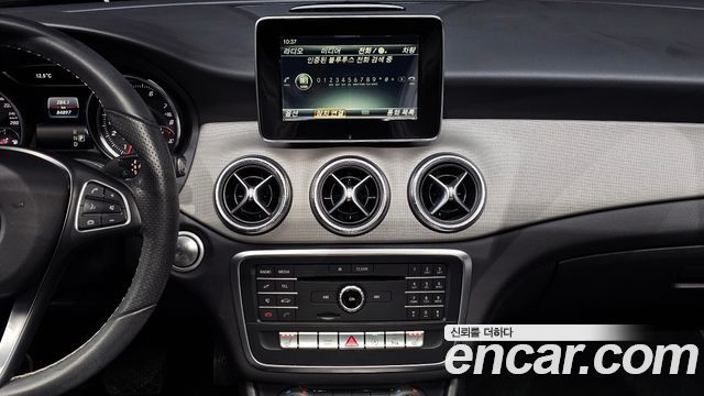 Mercedes-Benz CLA-Class CLA250 4MATIC
