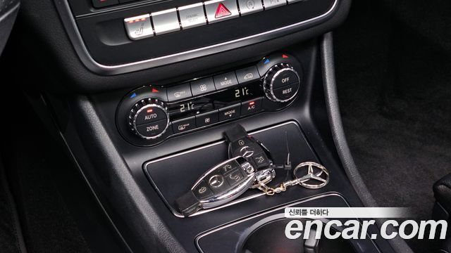 Mercedes-Benz CLA-Class CLA250 4MATIC