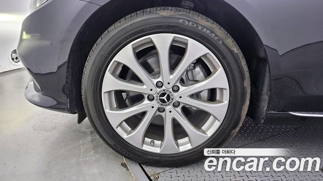 Mercedes-Benz E-Class E220d Exclusive