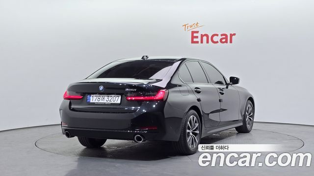 BMW 3-Series 320i