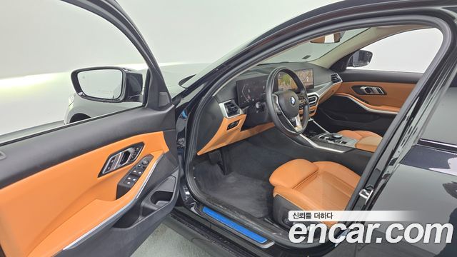 BMW 3-Series 320i