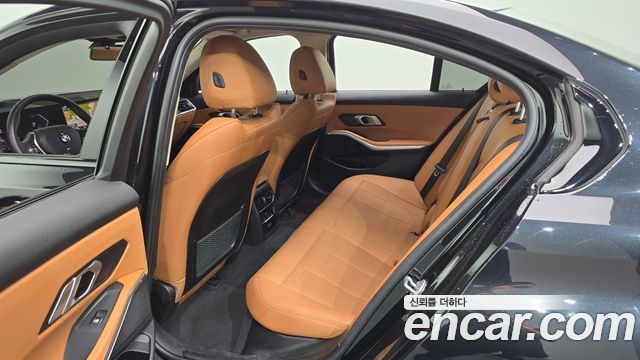 BMW 3-Series 320i